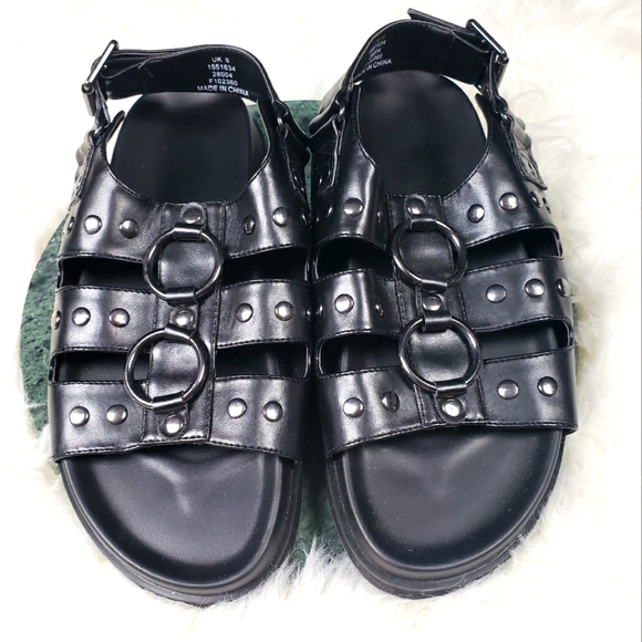 asos chunky sandal in black grunge - Picture 2 of 6